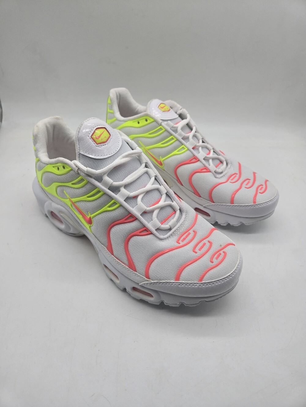 Nike Air Max Plus TN Volt Hot Punch Sneakers Womens 9